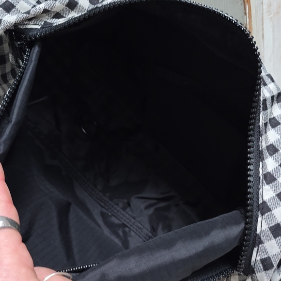 BAGGU Medium Crescent Bag In Black And White Gingham - Picture 7 of 10